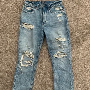 Abrocrombie High Rise Mom Jeans!